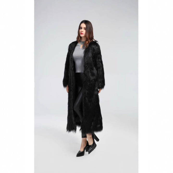 Women's extravagant floor-length high-pile faux fur coat with train and open cut Mune Fashion