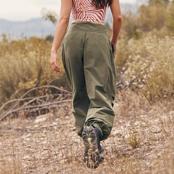 Women's outdoor cargo pants with V-shaped waistband, button closure, and elastic ankle cuffs Mune Fashion