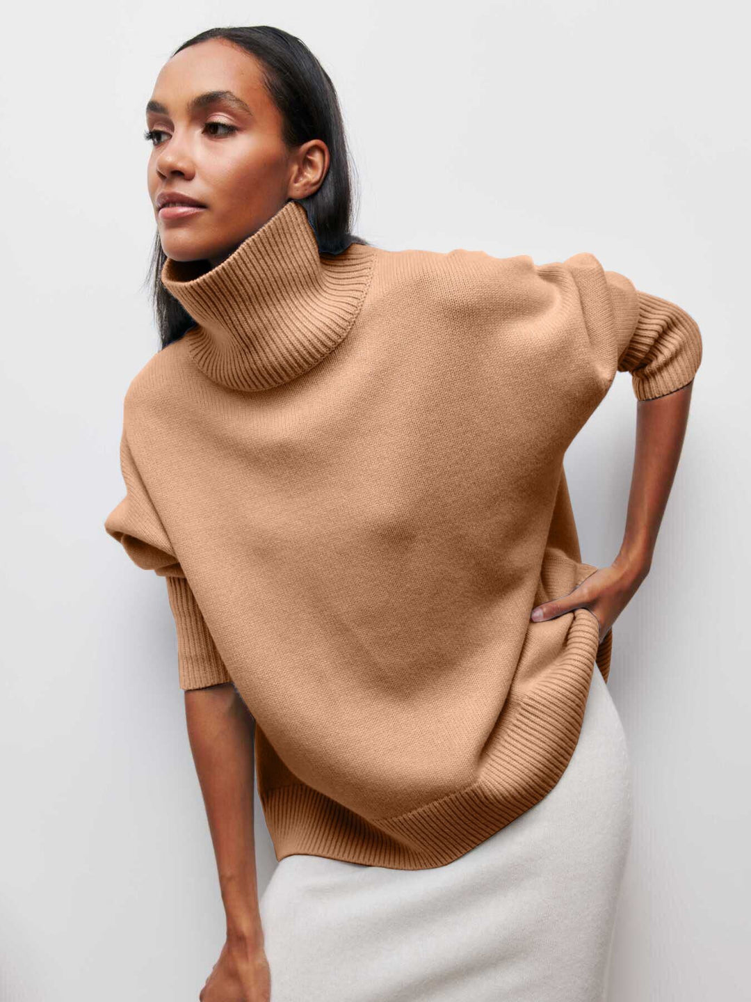 Women's Comfortable Turtleneck Sweater with Oversized Cut and Textured Material Mune