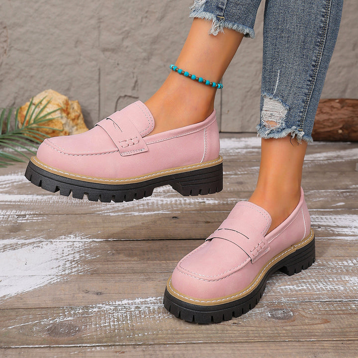Women's chunky loafer with patterned rubber sole and classic penny strap Mune Fashion