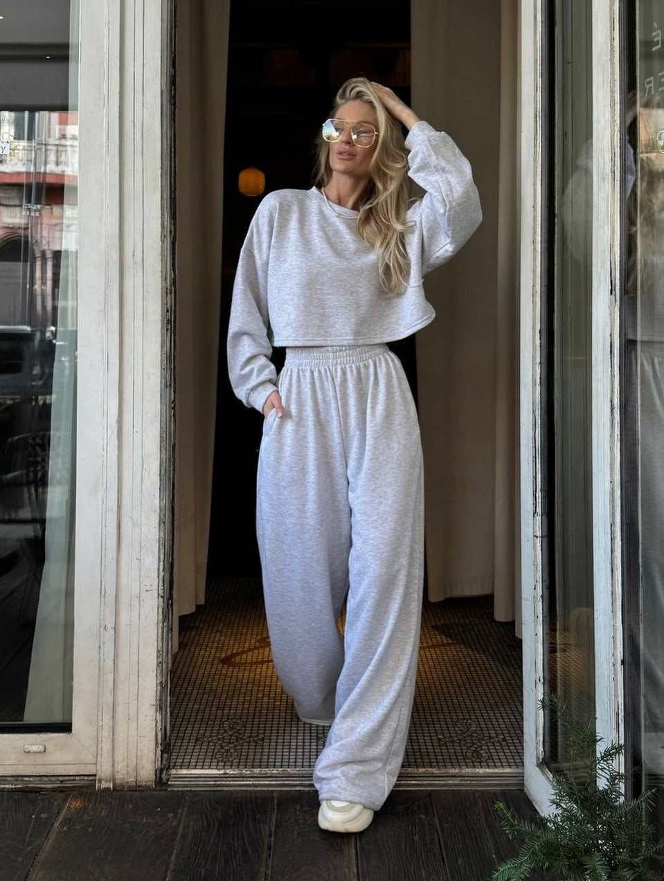 Women's Oversize Lounge Set with Short Sweatshirt and Loose Jogging Pants Mune Fashion
