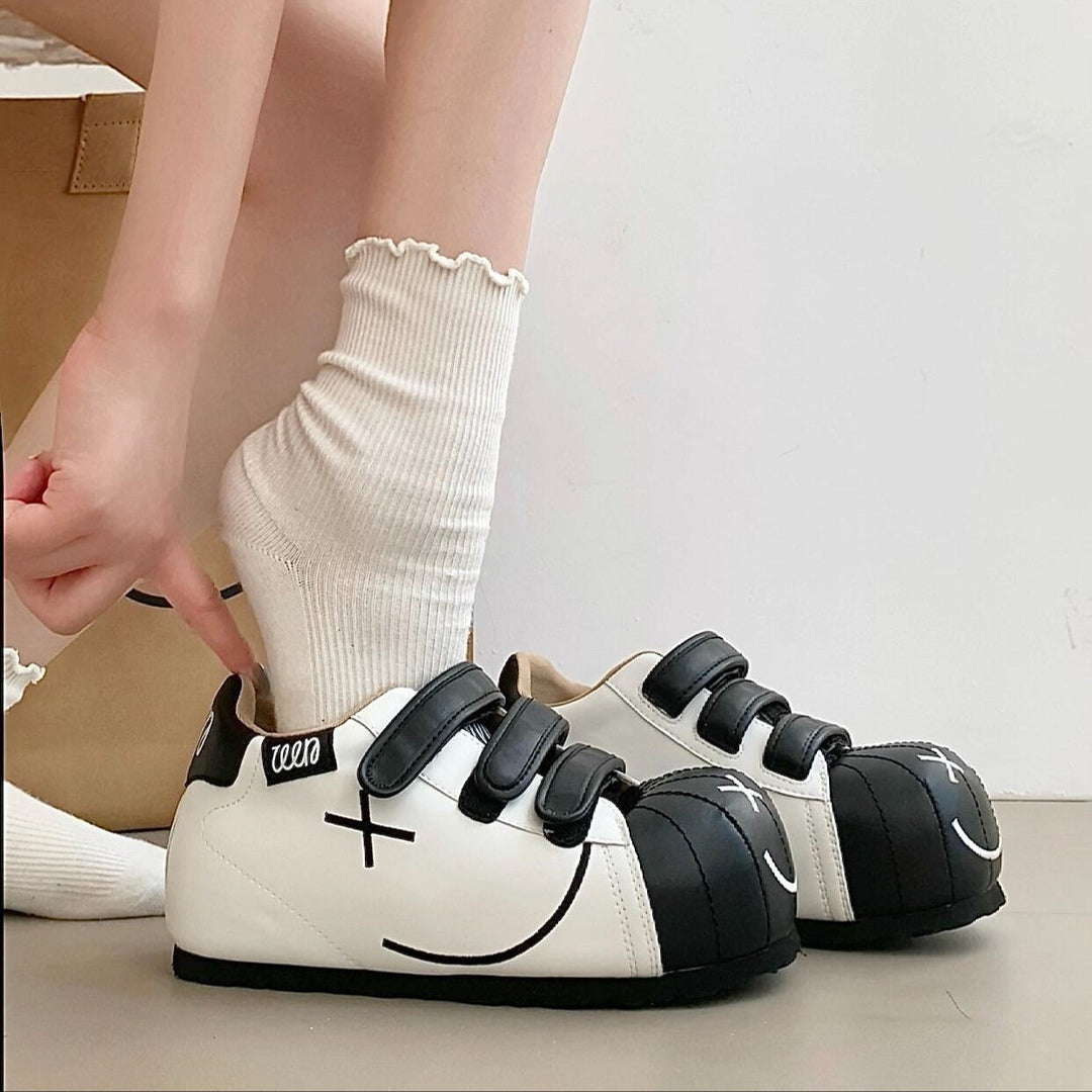 Women sneakers with practical Velcro closure and playful design Mune Fashion