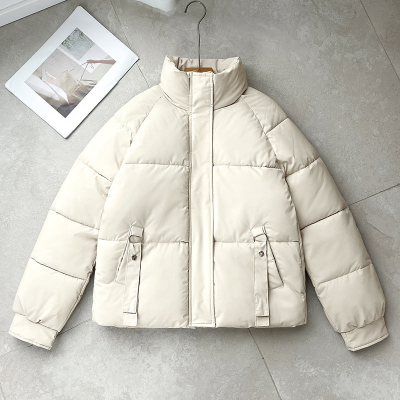 Ladies nan short quilted puffer jacket with high stand-up collar, concealed front flap and D-ring pocket application Mune Fashion