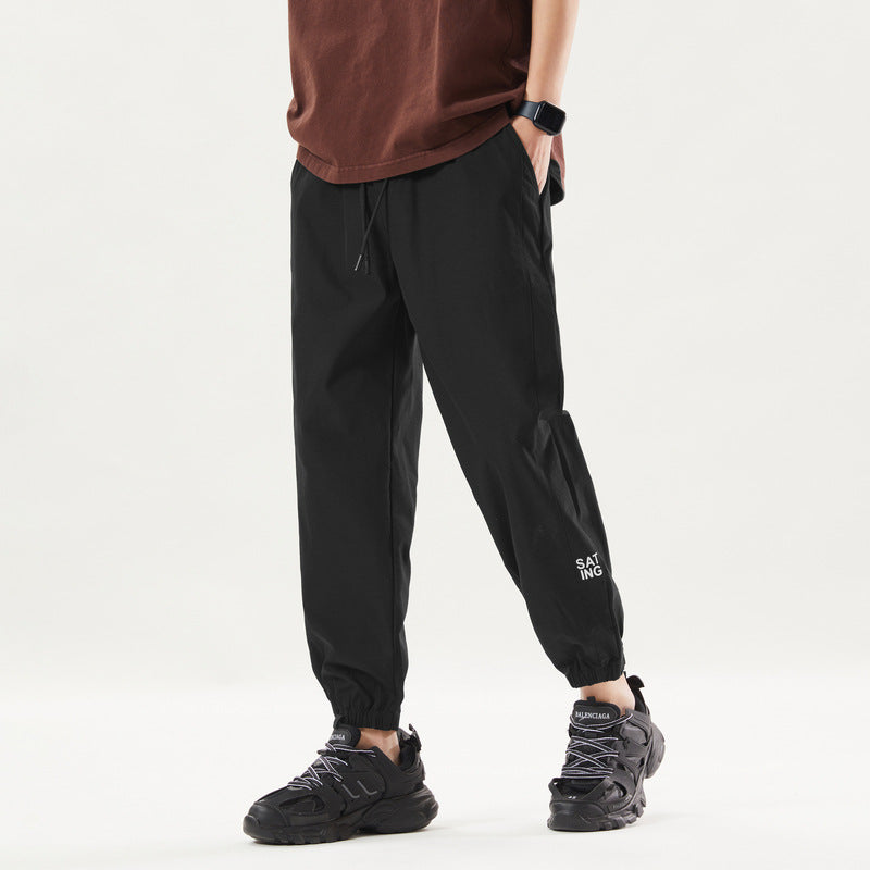 Men's sporty jogging pants with elastic waistband and zippered pockets Mune Fashion