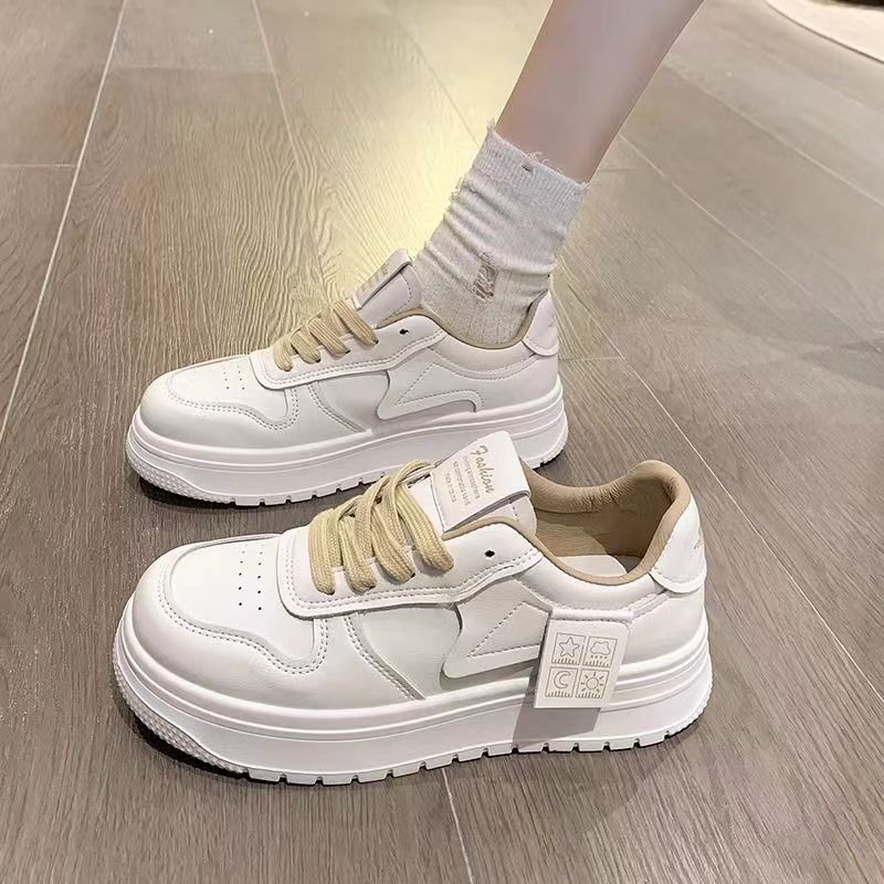Women's sporty sneakers with voluminous sole and breathable upper material Mune Fashion