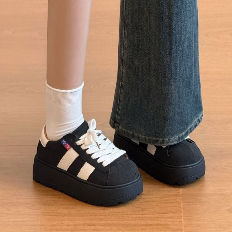 Women's Sporty Platform Sneakers with Durable Upper Material Mune Fashion