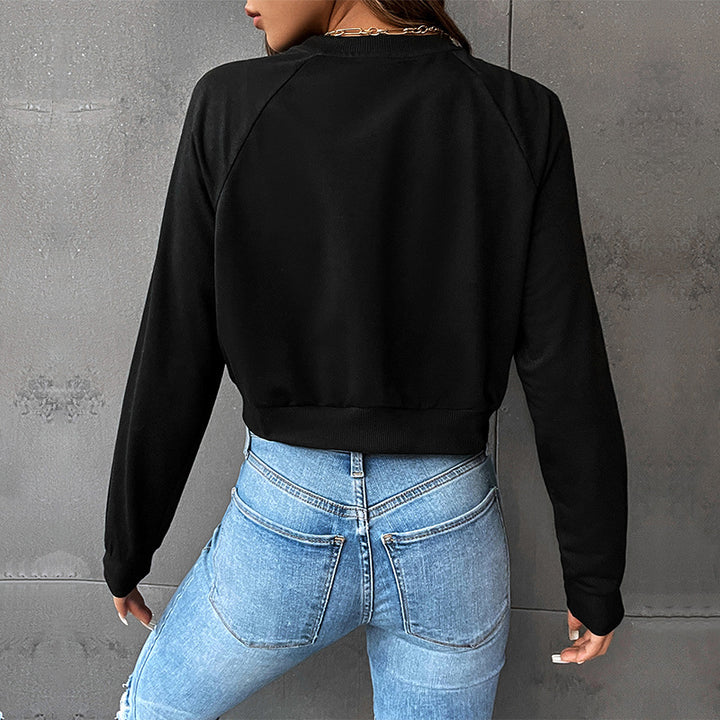 Women's cropped sweatshirt with script print, heart appliqué, and raglan sleeves Mune Fashion