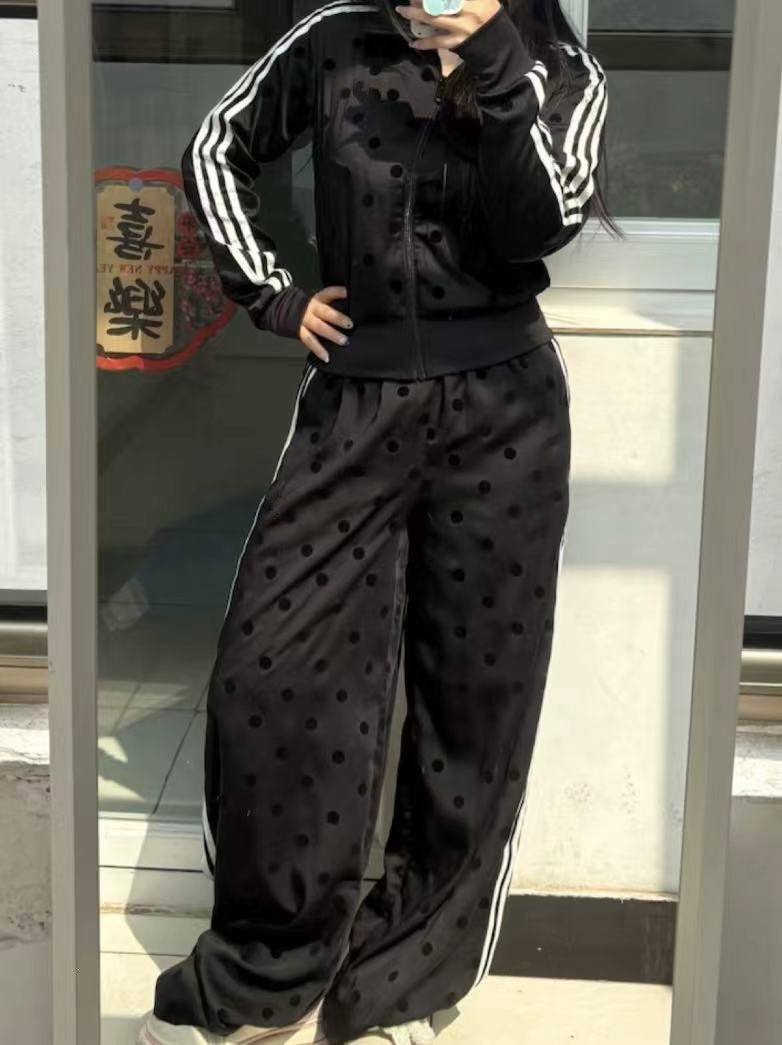 Women's dotted leisure tracksuit set made of cotton blend with zipper and elastic waistband Mune Fashion