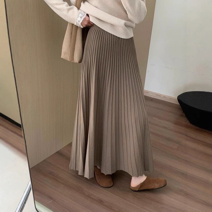 Women's Flowing Midi Skirt with Elegant Pleats Mune Fashion