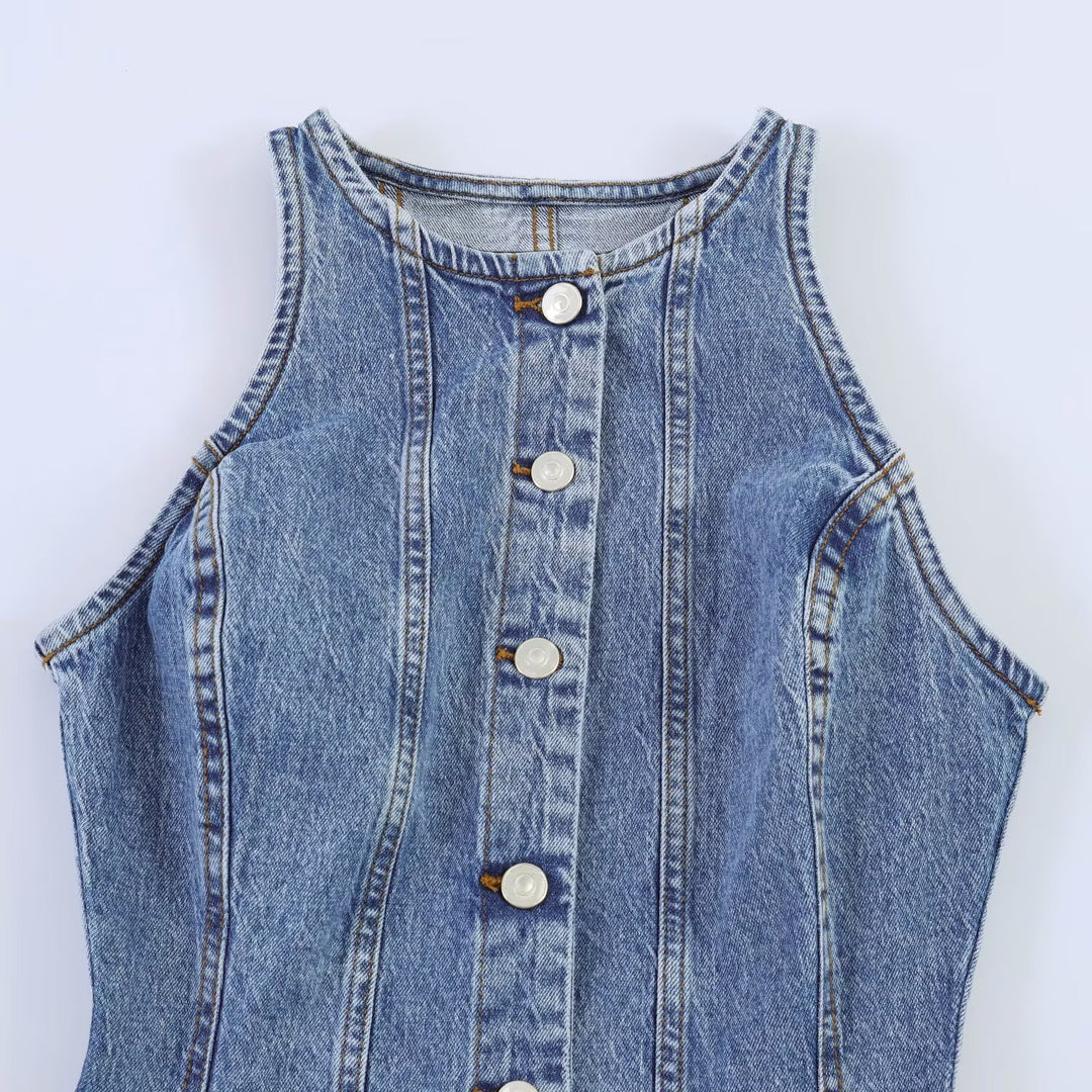 Women's sleeveless denim dress with body-hugging seam, A-line, and continuous button placket Mune Fashion