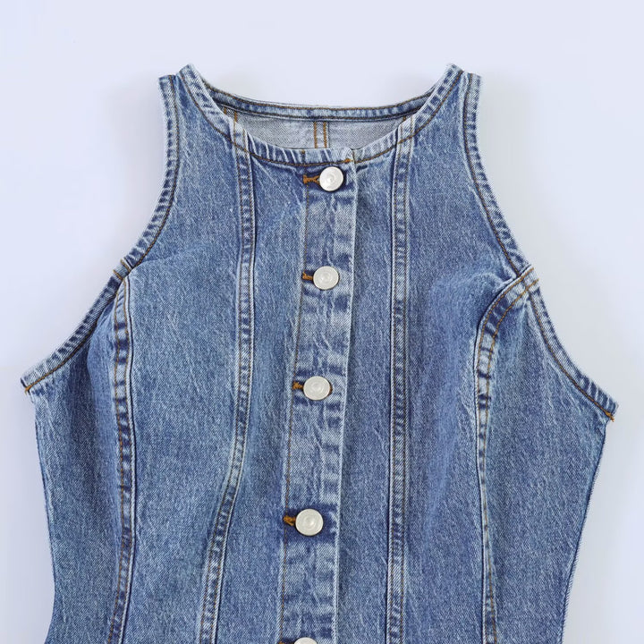 Women's sleeveless denim dress with body-hugging seam, A-line, and continuous button placket Mune Fashion