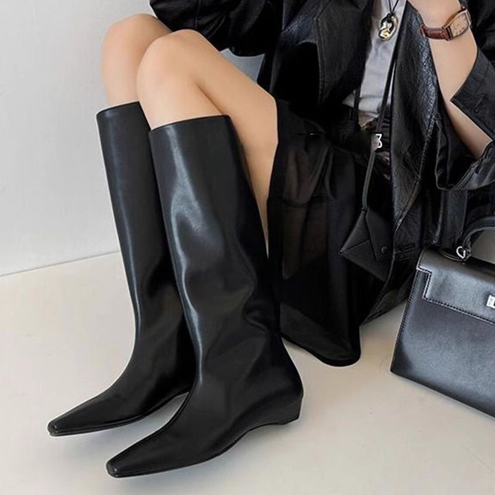 Women knee-high slouch leather boots with square toe shape and flat heel Mune Fashion