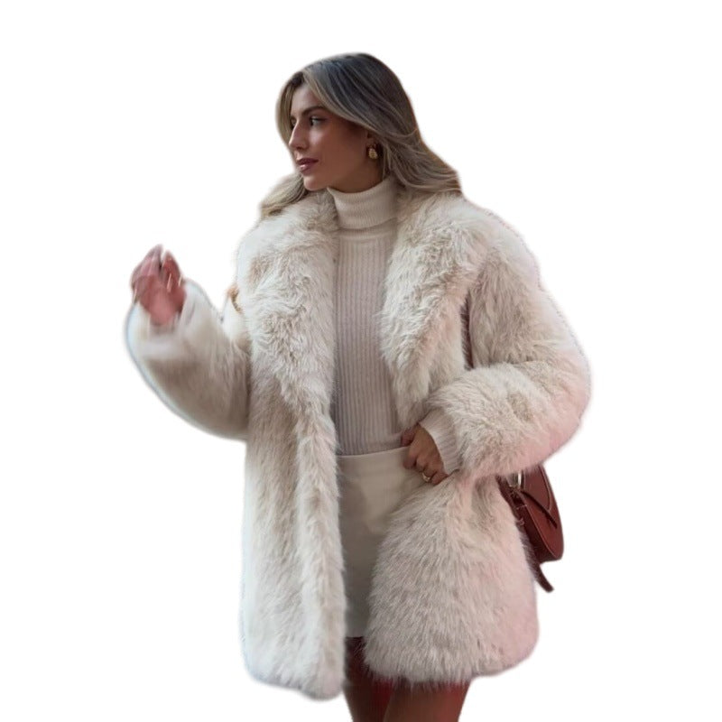 Ladies short jacket made of voluminous high-pile faux fur with oversized silhouette Mune Fashion