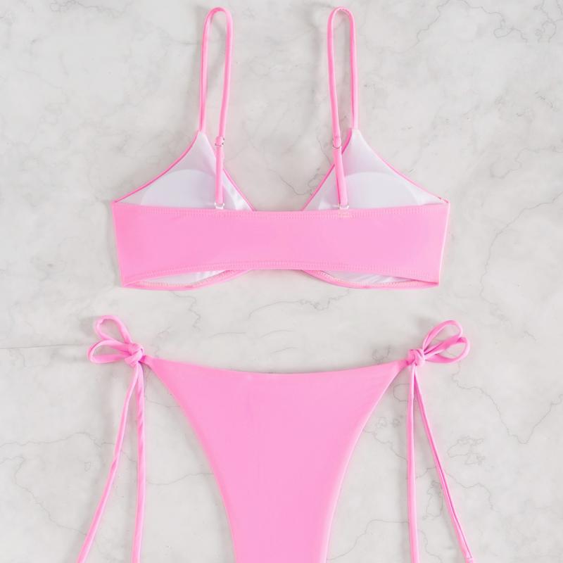 Ladies bikini set with playful knot and elegant gold detail Mune Fashion