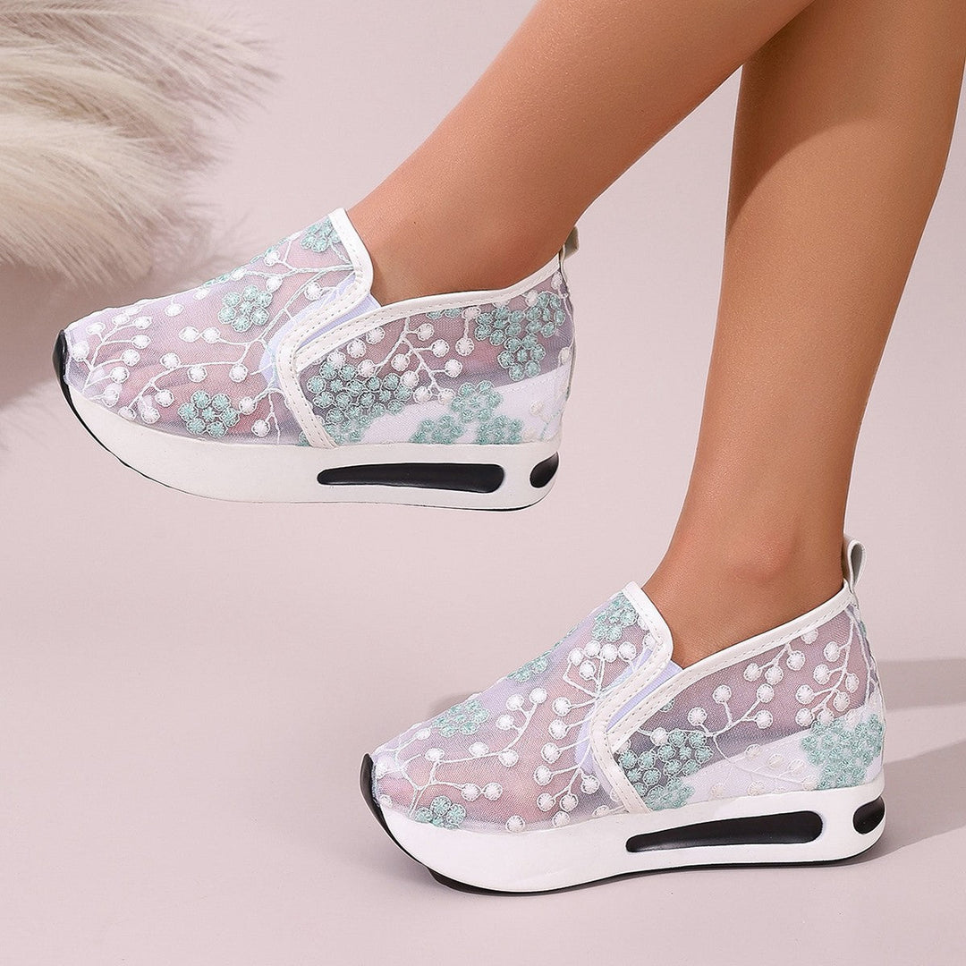 Women's Elegant and Airy Sneakers with Floral Embroidery Mune Fashion