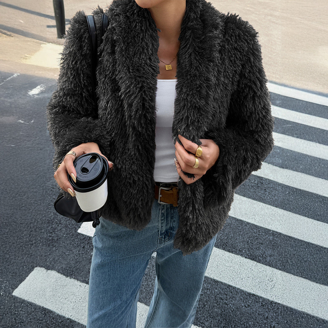 Women's fluffy teddy coat with oversized shawl collar, short length and straight cut Mune Fashion