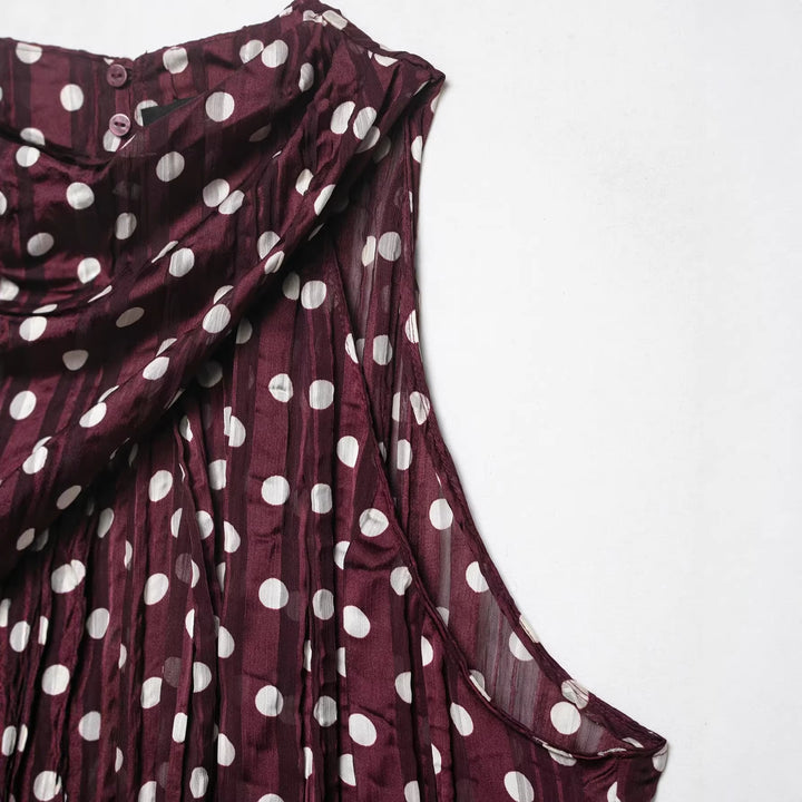 Women's Sleeveless Pleated Chiffon Blouse with Polka Dot Pattern and Waterfall Collar Mune Fashion