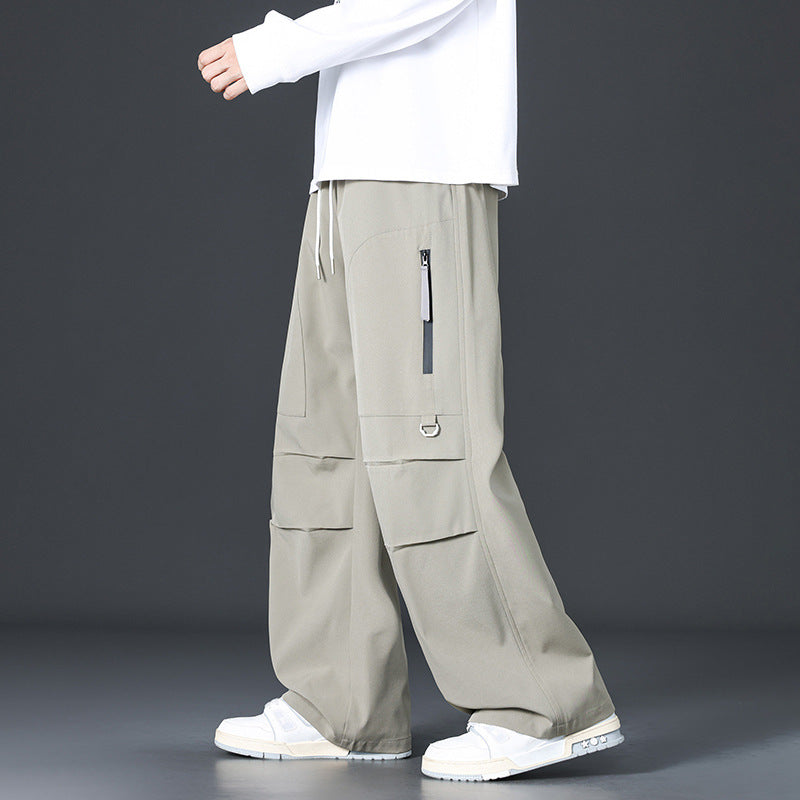 Men's cargo pants with a wide cut and practical pockets