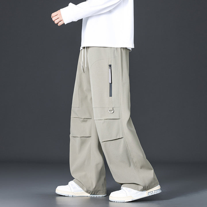 Men's cargo pants with a wide cut and practical pockets