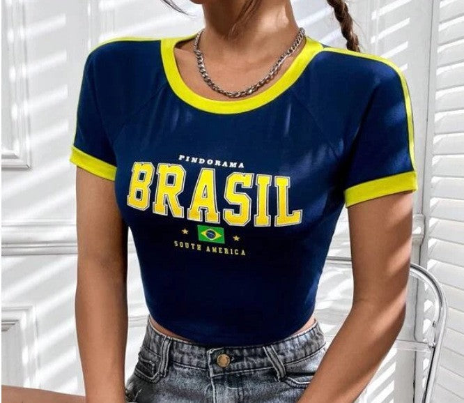 Women's fitted short-cut fan crop shirt with contrast collar and embroidered flag patch Mune Fashion