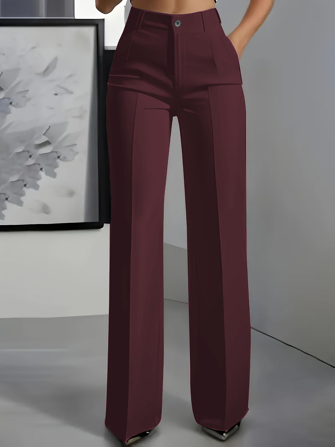 Women's high-waisted pleated trousers with wide leg and crease detail