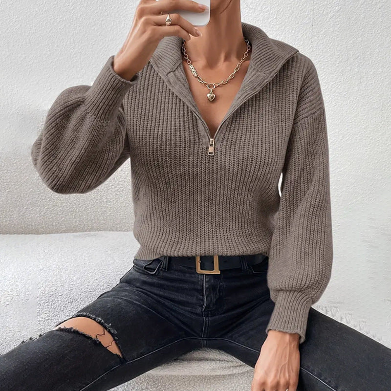 Women's Fashionable Sweater with High Collar and Zipper Mune