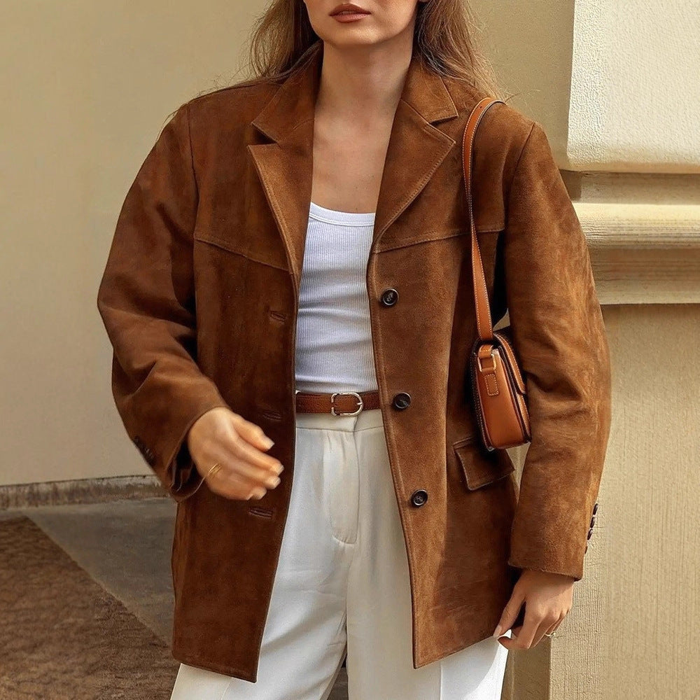 Women's short coat in blazer style made of suede imitation with lapel collar and patch pockets Mune Fashion