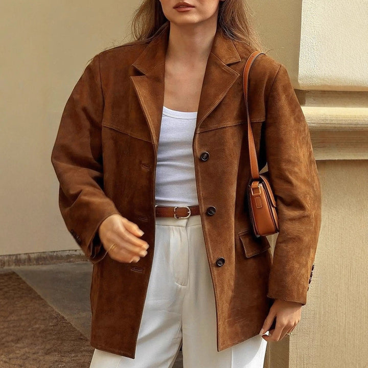 Women's short coat in blazer style made of suede imitation with lapel collar and patch pockets Mune Fashion