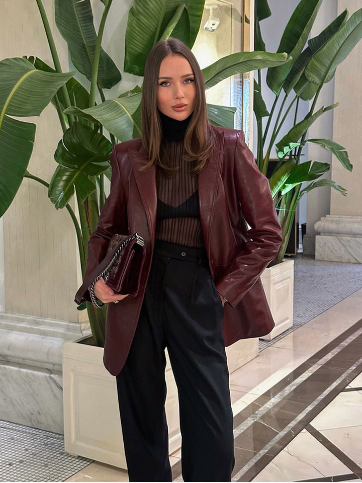 Women's smooth leather blazer with structured shoulder area and extended cut Mune Fashion