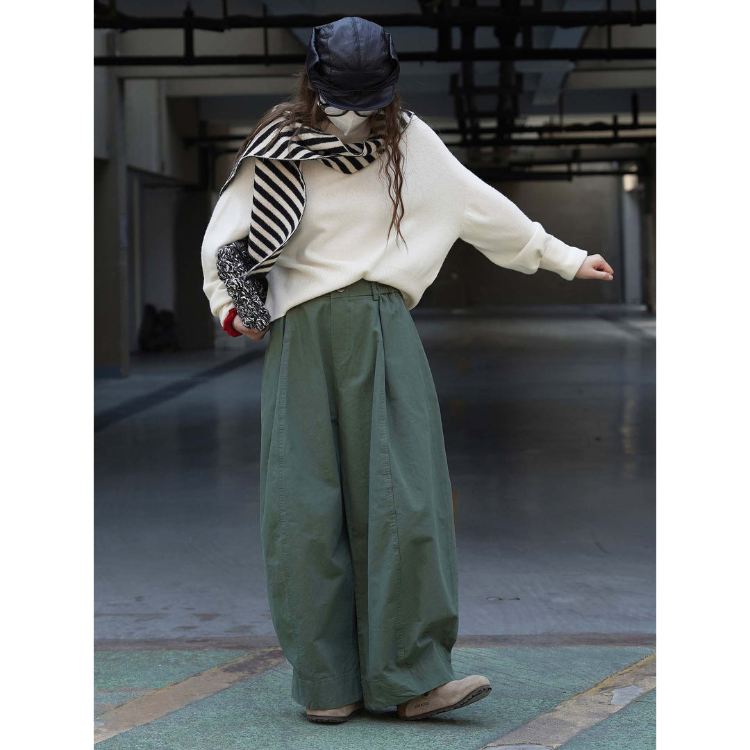 Women Wide High-Waist Pleated Culotte Pants with Subtle Button Placket Mune Fashion
