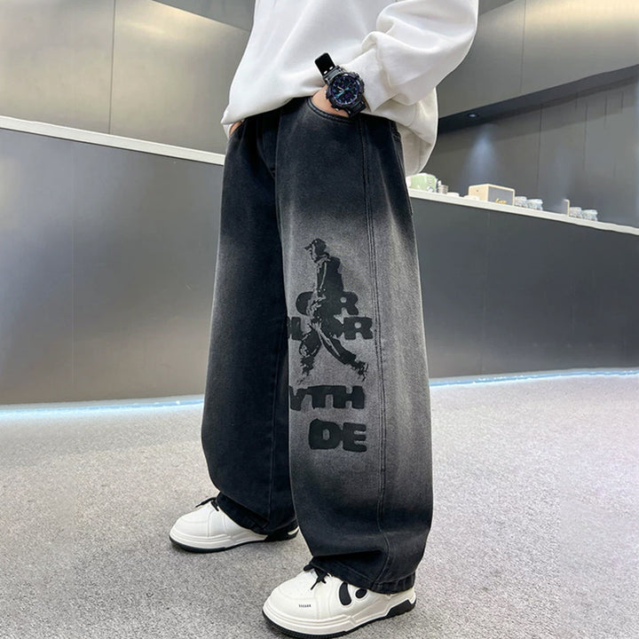 Men's wide-cut denim pants with stylish graphic print Mune Fashion