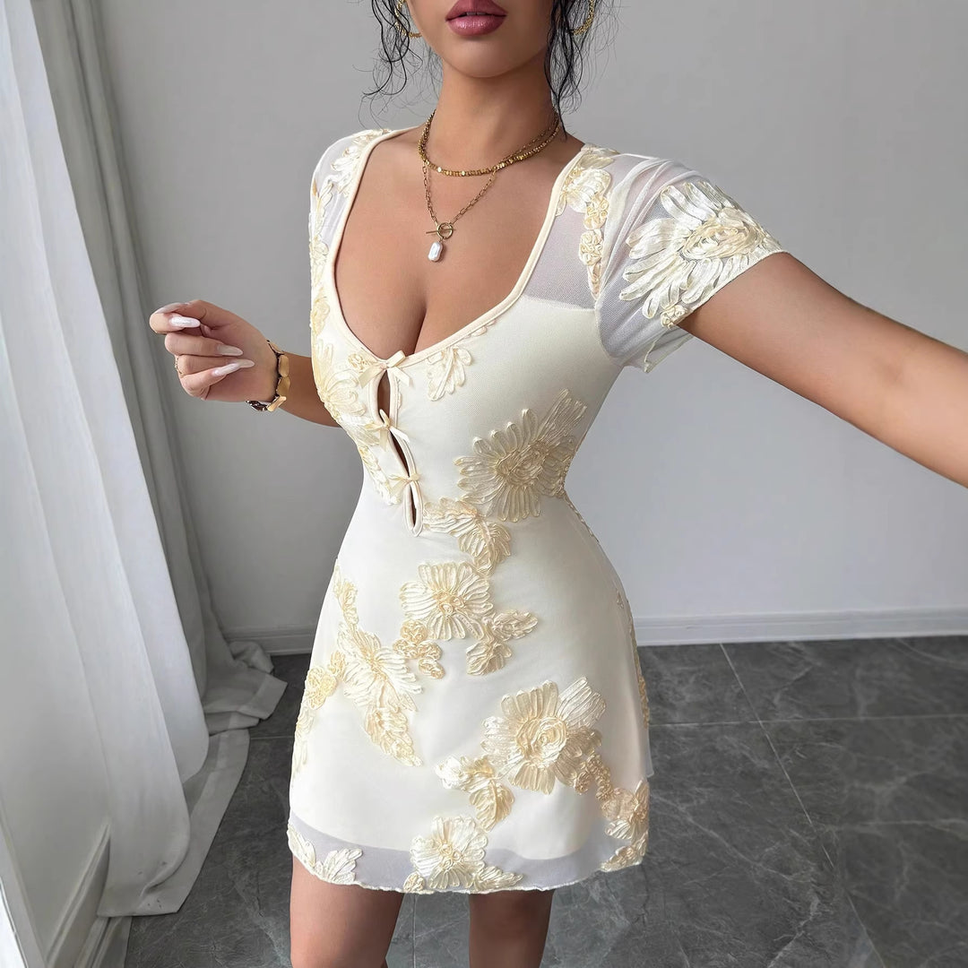 Women's figure-hugging tulle mini dress with three-dimensional flower embroidery, front slit, and short transparent sleeves Mune Fashion