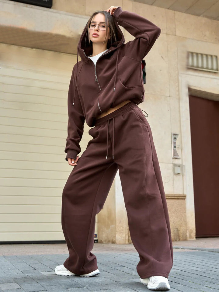 Women's Oversize Zip Hoodie with Kangaroo Pocket and High-Cut Sweatpants with Wide Leg Design Set Mune Fashion