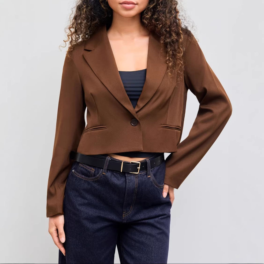 Women's cropped blazer with notch lapel and single-button closure Drune