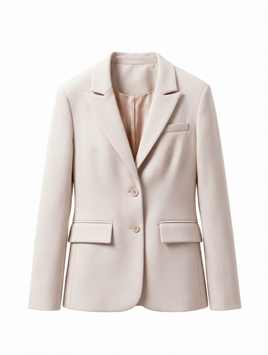 Women’s short blazer with tailored cut, lapel collar, and patch pockets Mune Fashion
