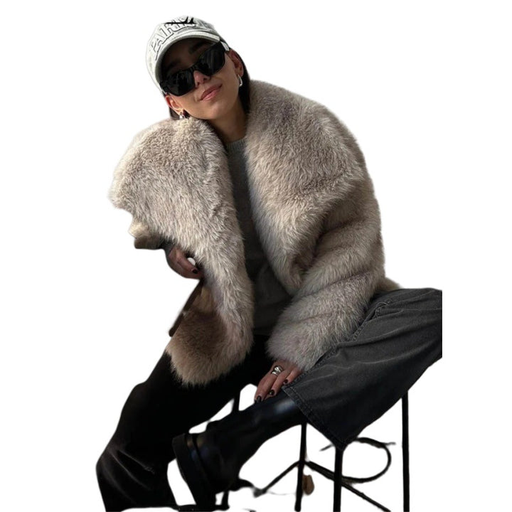 Women's short bolero in boxy cut made of vegan shaggy faux fur with XXL shawl collar Mune Fashion