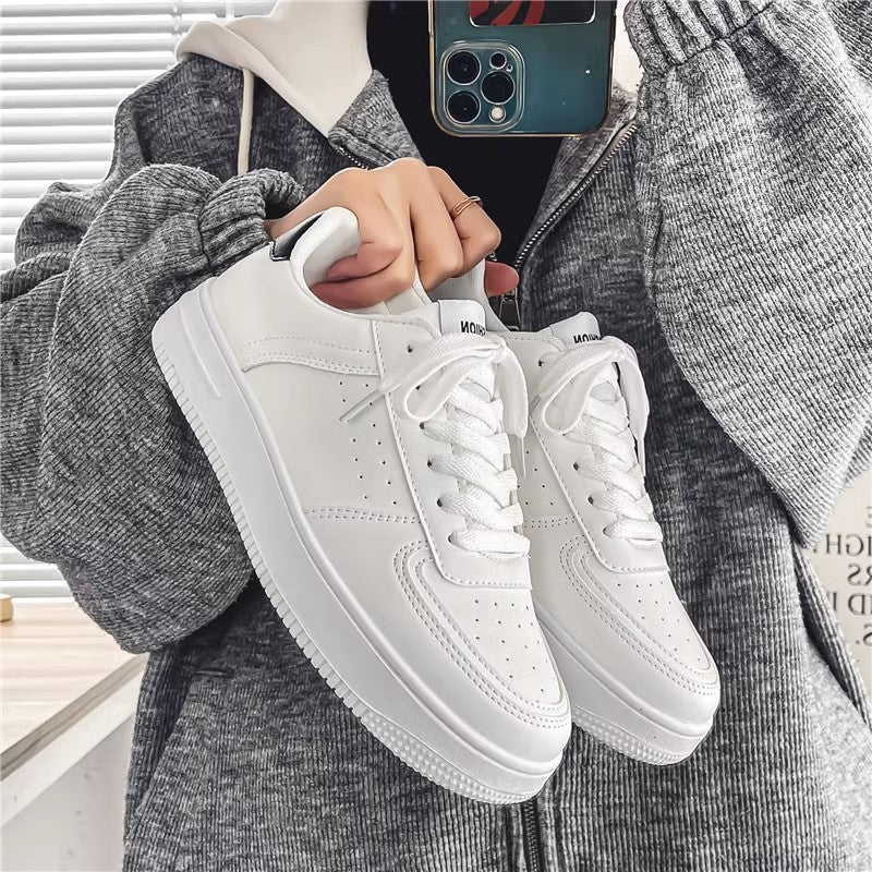 Unisex minimalist Low-Top court sneaker with perforated upper material, padded heel collar and shock-absorbing sole Mune Fashion