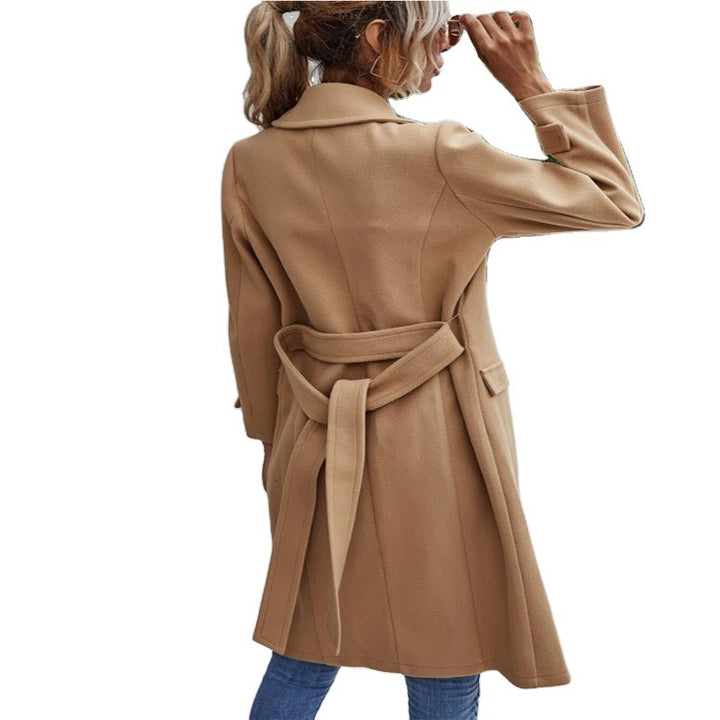 Women's mid-length tailored wool blend coat with discreet double-breasted closure and narrow lapels Mune Fashion