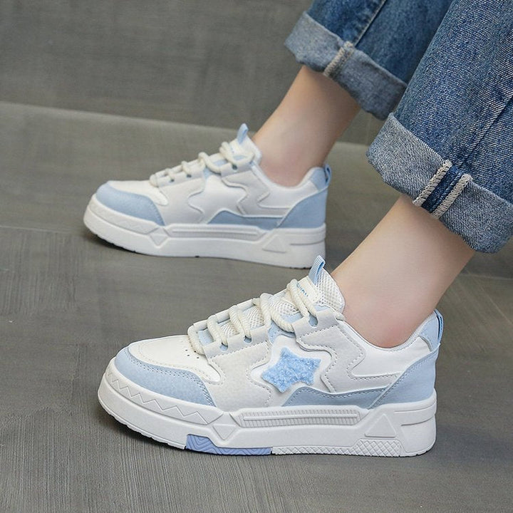 Women's sneakers with sparkling star appliqué and comfortable cushioning Mune Fashion