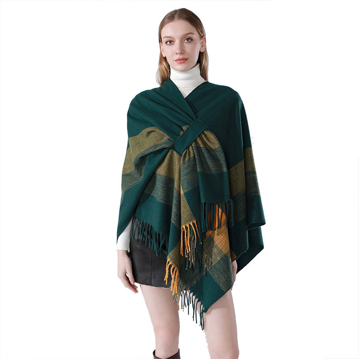 Women's cape poncho made of wool blend with sleeve slits, open front and fringe hem Mune Fashion