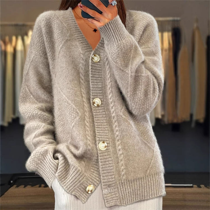 Women's oversized knitted cardigan with cable pattern V-neck and pearl buttons Mune Fashion