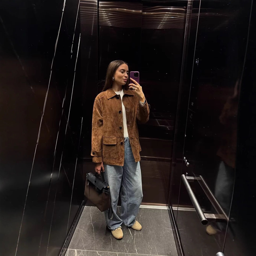 Women's short coat made of suede imitation with shirt collar and patch pockets Mune Fashion