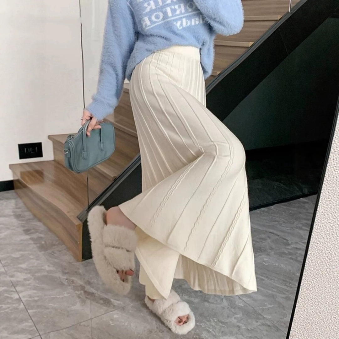 Women's Long Pleated Skirt made of soft flowing material Mune Fashion
