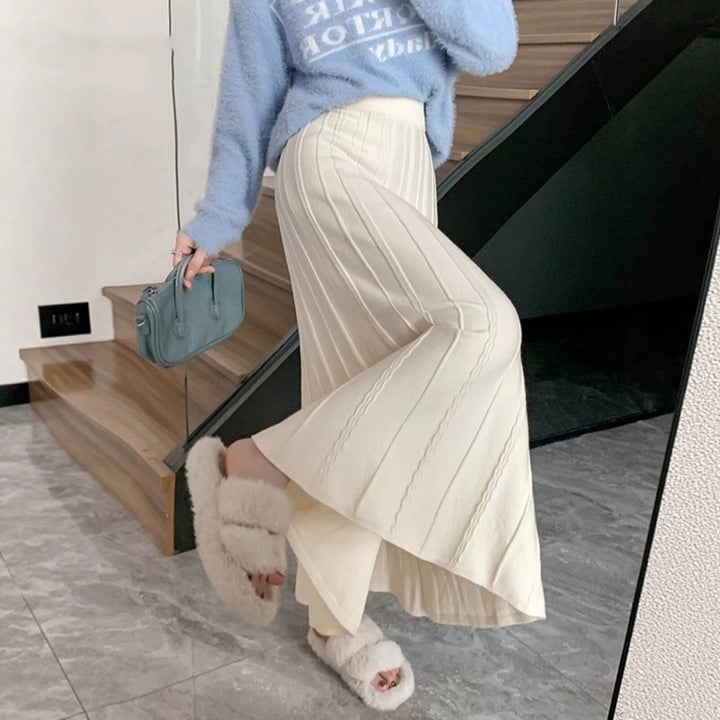 Women's Long Pleated Skirt made of soft flowing material Mune Fashion