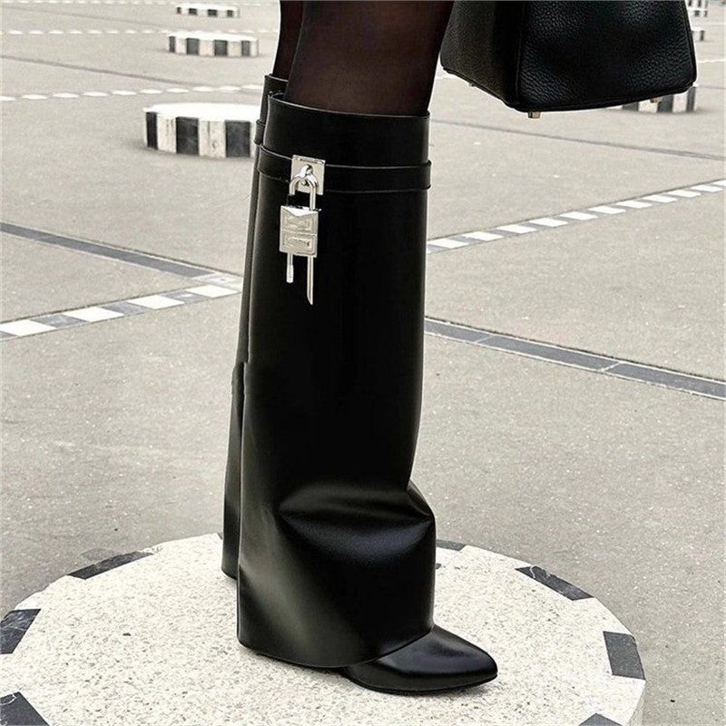 Women's knee-high leather boots with pointed toe shape, flat heel and side buckle closure Mune Fashion