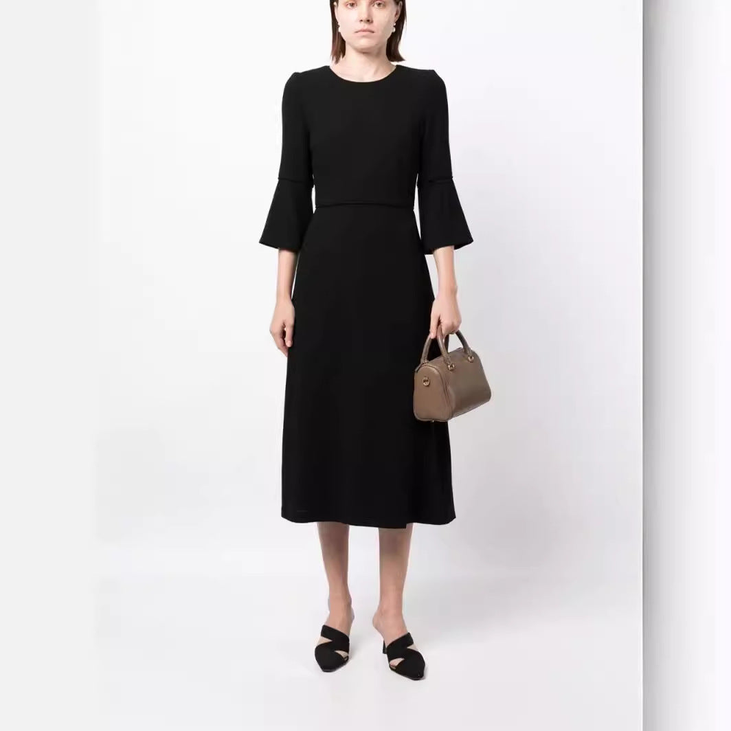 Women's midi dress with fitted silhouette and trumpet sleeves Mune Fashion