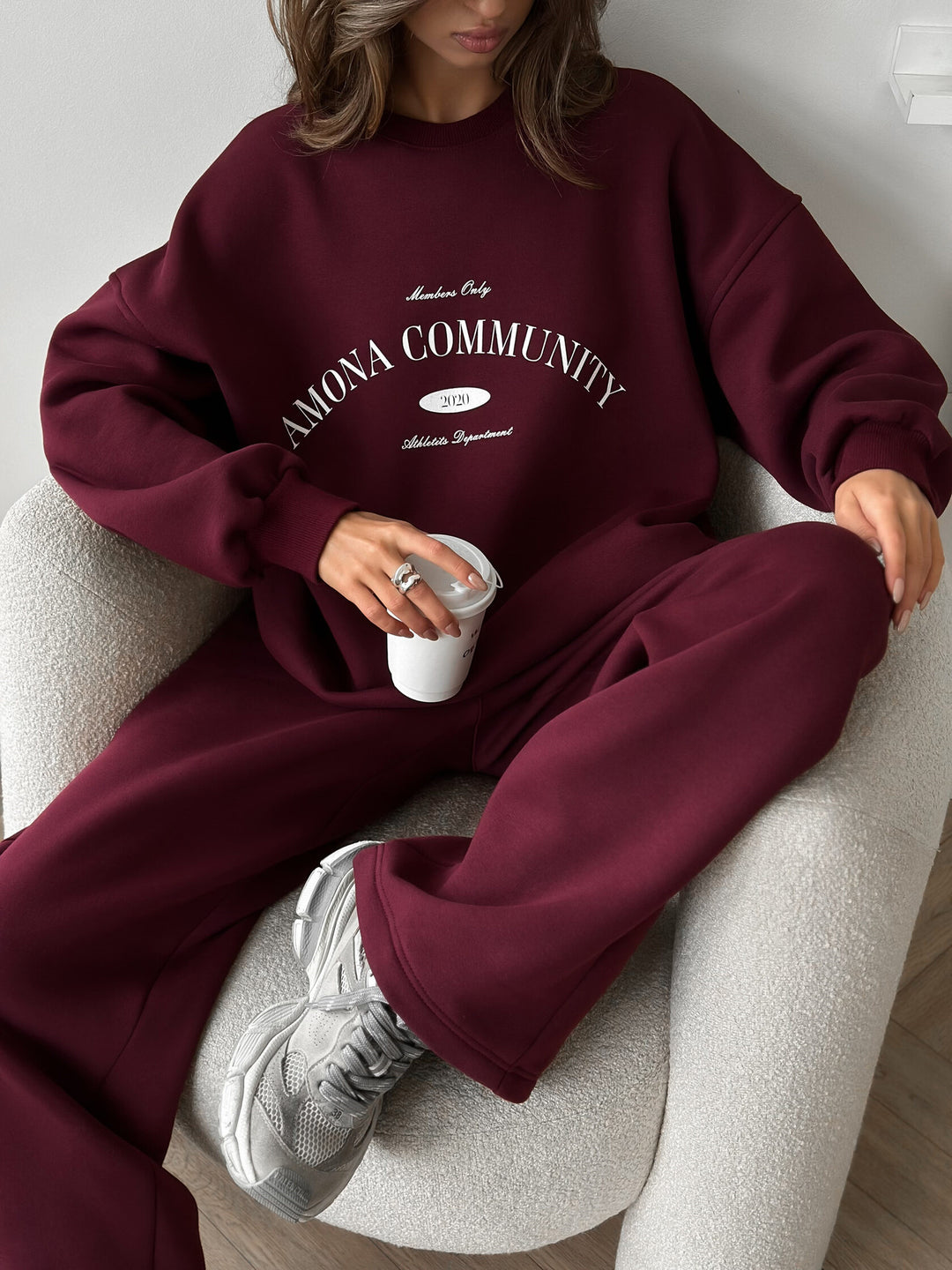Women's soft oversized college sweatshirt and high-waisted wide jogger pants Mune Fashion