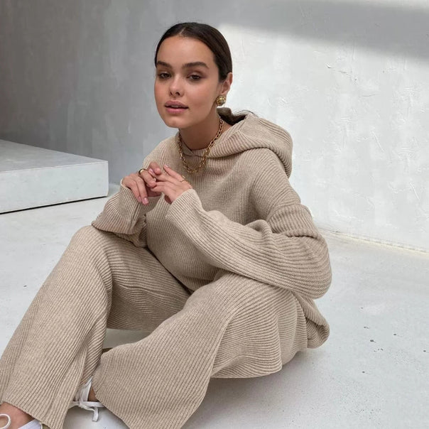 Women's comfortable lounge set with hoodie, kangaroo pocket, and wide jersey pants Mune Fashion