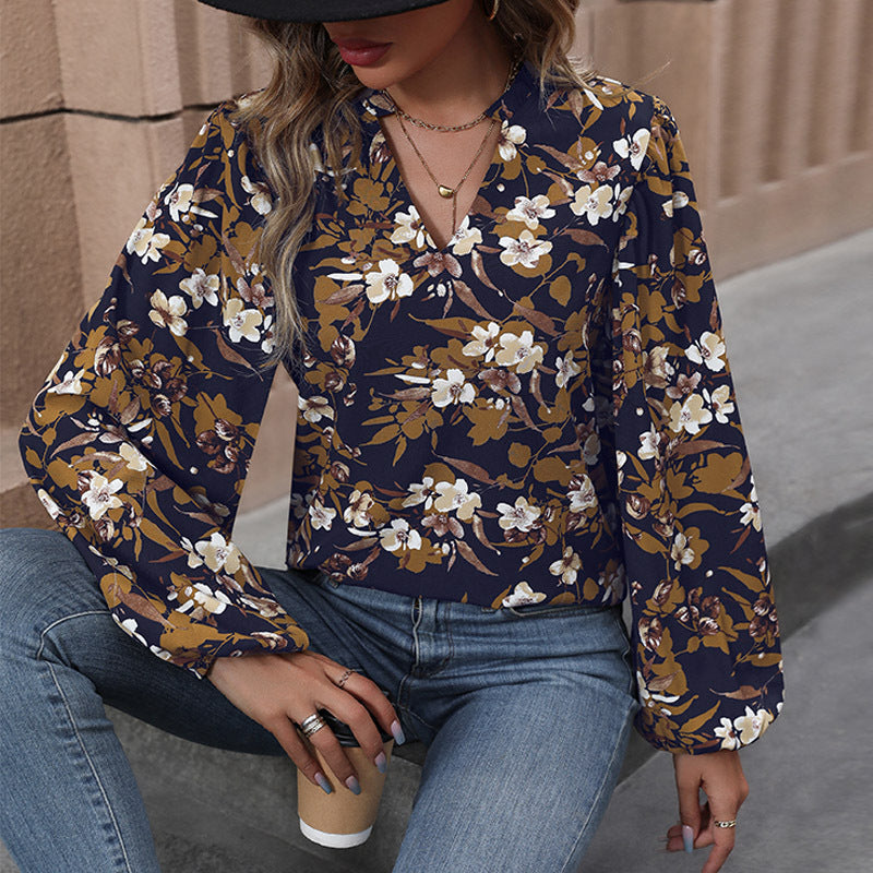 Women's lightweight chiffon blouse with floral all-over print, V-neck and voluminous gathered sleeves Mune Fashion