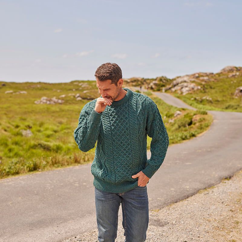 Men's fashionable knitted sweater with cable pattern
